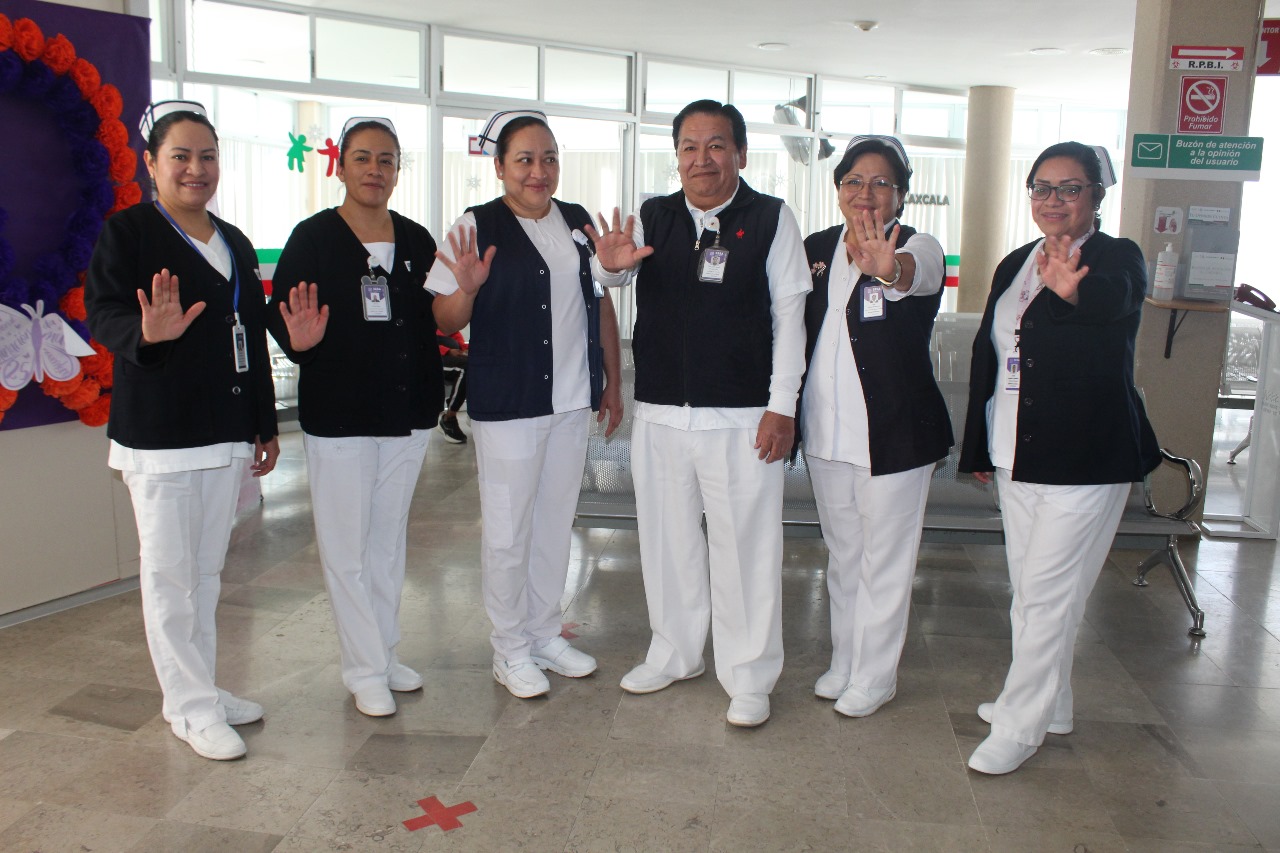 Reconoce gobierno de Tlaxcala dedicación de enfermeras y enfermeros del sector salud